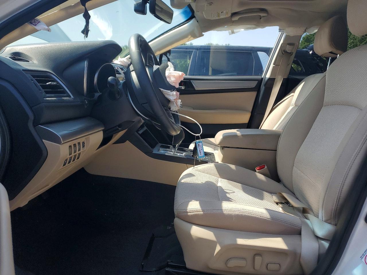 2017 Subaru Outback 2.5i Premium White vin: 4S4BSAHC7H3344809