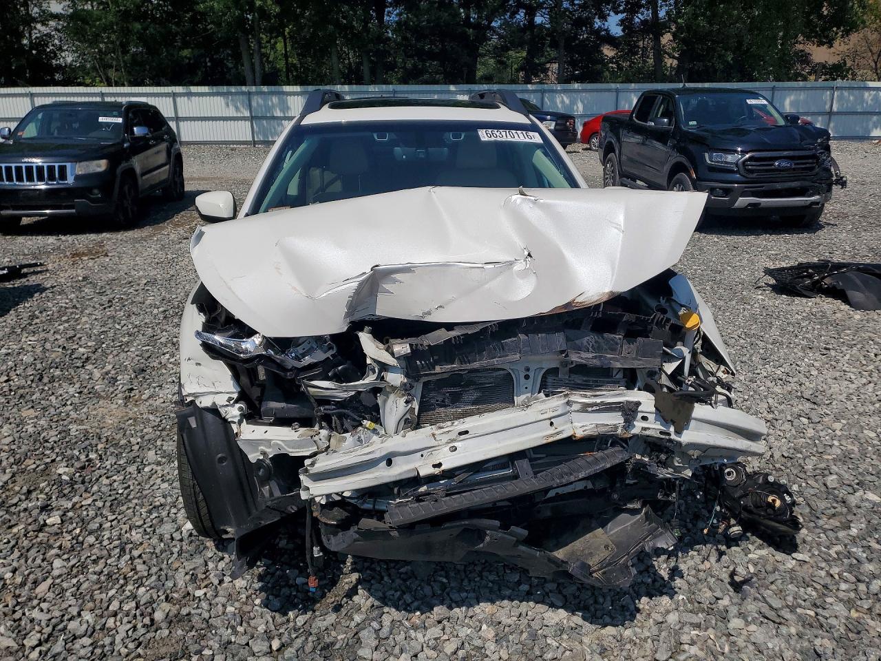 2017 Subaru Outback 2.5i Premium White vin: 4S4BSAHC7H3344809