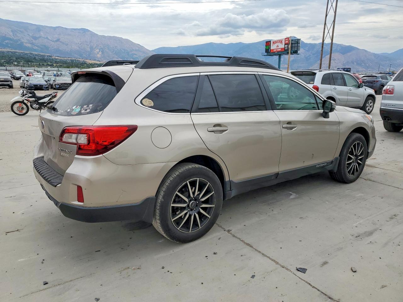 2015 Subaru Outback 2.5i Premium Beige vin: 4S4BSAHC9F3276137
