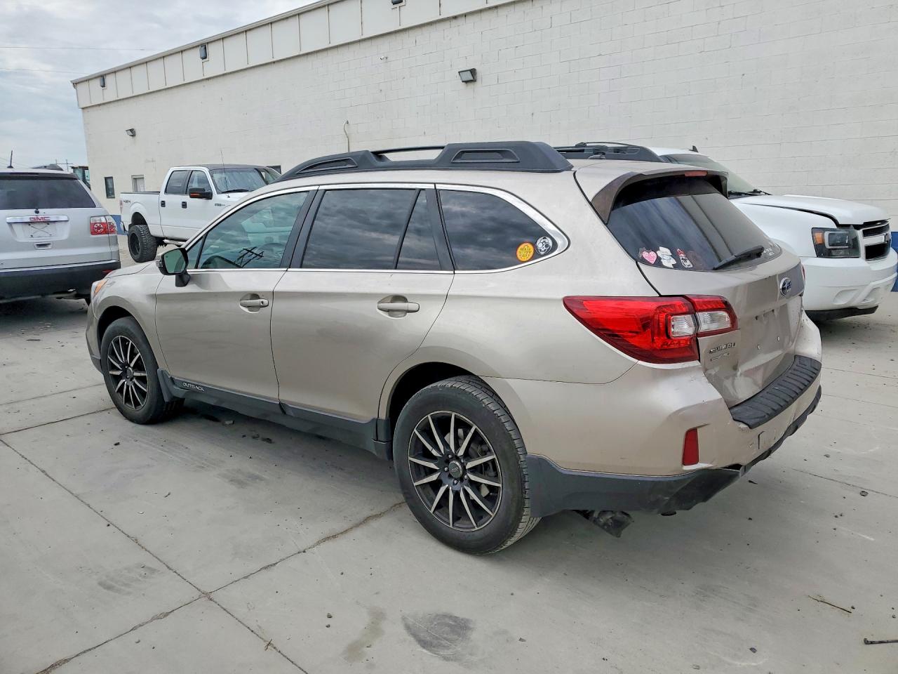 2015 Subaru Outback 2.5i Premium Beige vin: 4S4BSAHC9F3276137