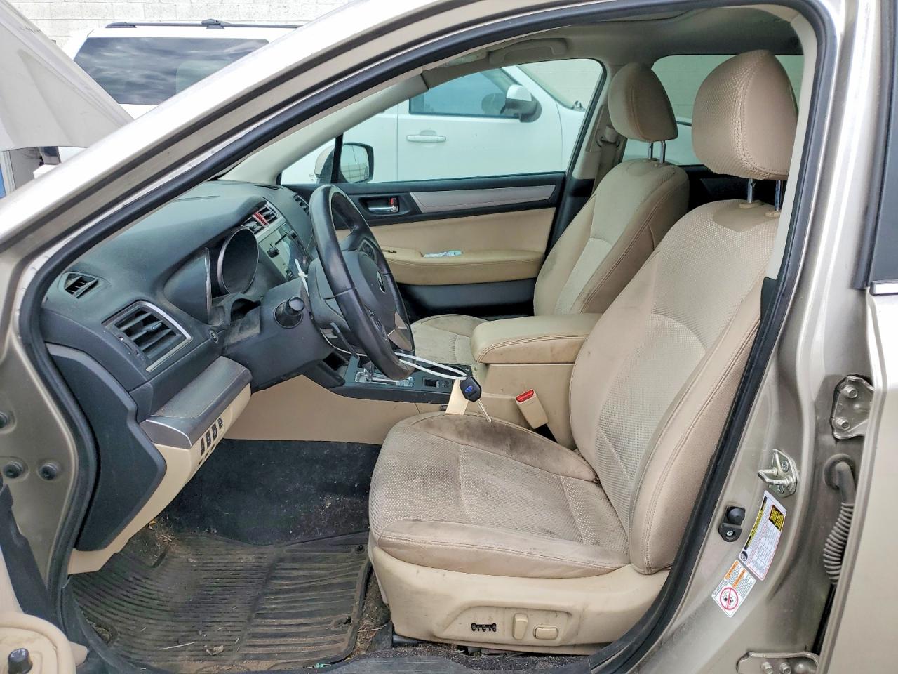 2015 Subaru Outback 2.5i Premium Beige vin: 4S4BSAHC9F3276137