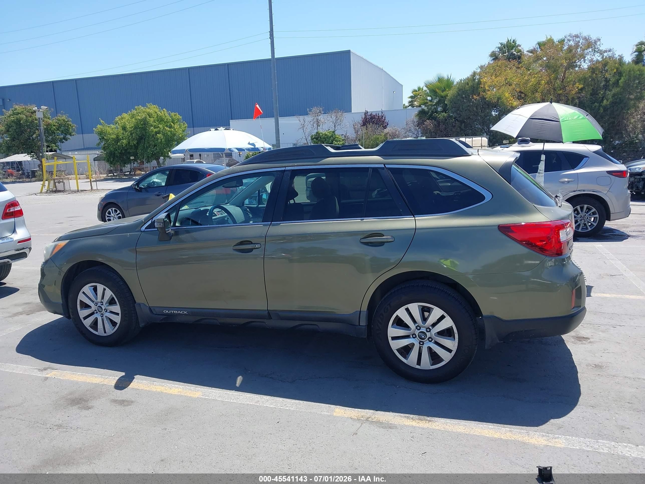2015 Subaru Outback 2.5i Premium Green vin: 4S4BSAHC9F3276784
