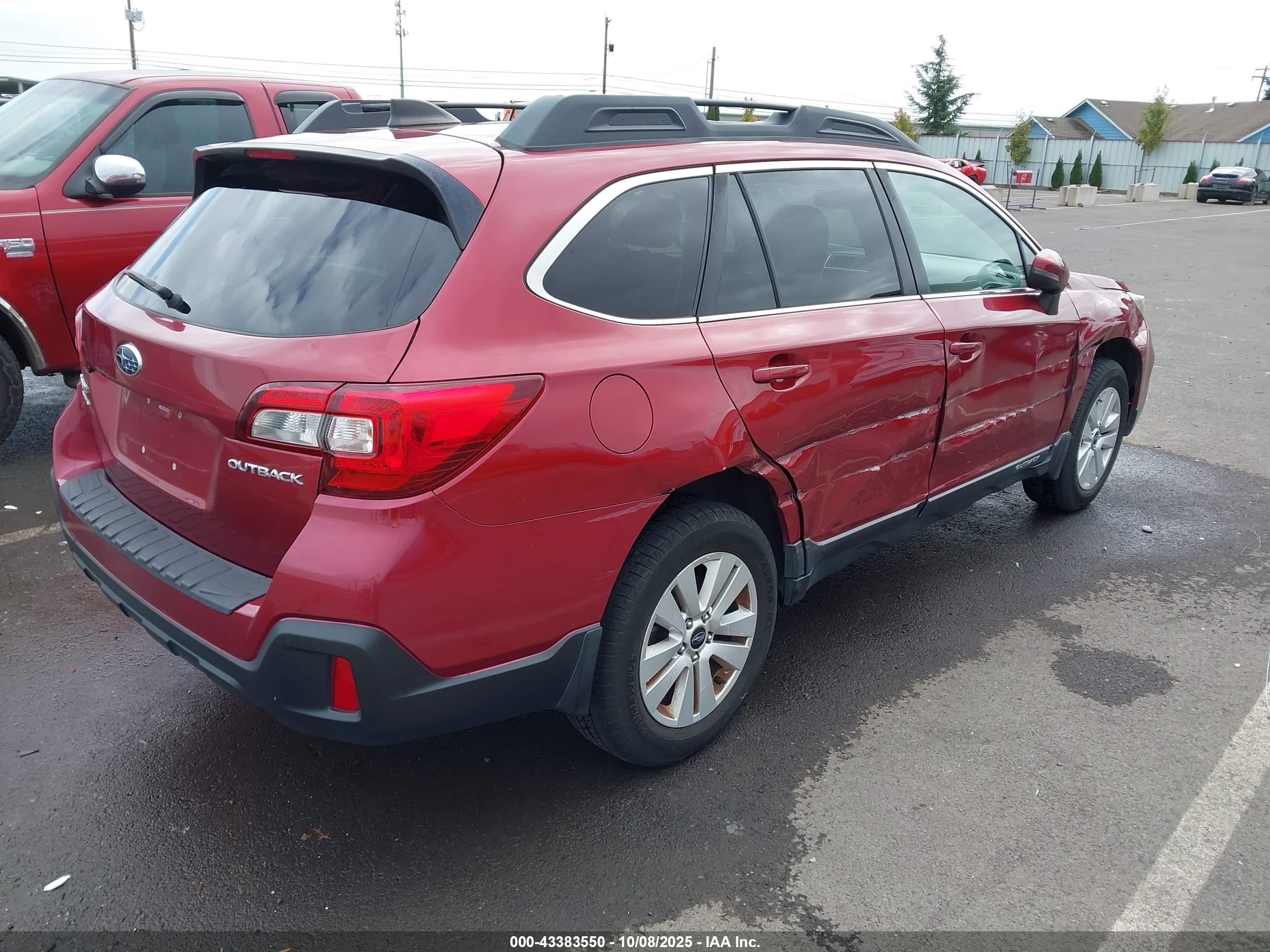2018 Subaru Outback 2.5i Premium Red vin: 4S4BSAHCXJ3246119