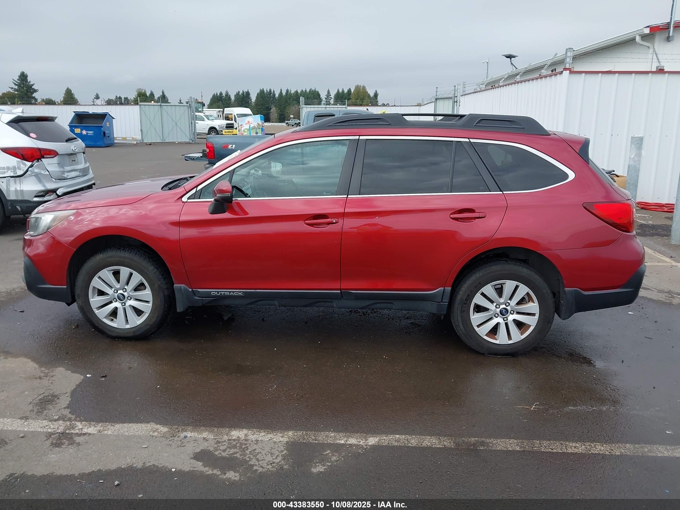 2018 Subaru Outback 2.5i Premium Red vin: 4S4BSAHCXJ3246119