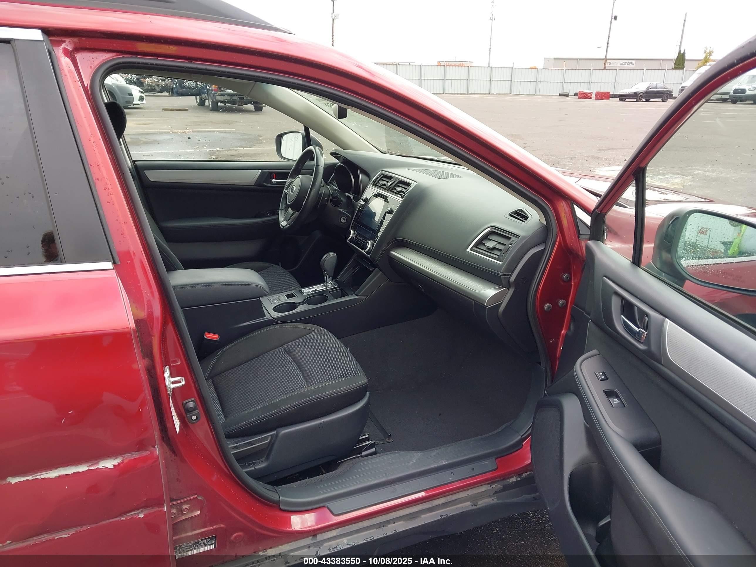 2018 Subaru Outback 2.5i Premium Red vin: 4S4BSAHCXJ3246119