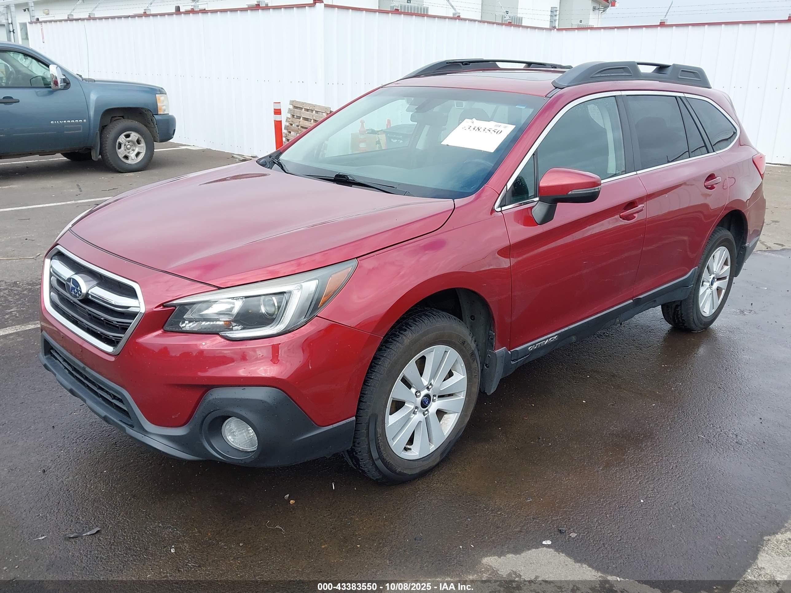 2018 Subaru Outback 2.5i Premium Red vin: 4S4BSAHCXJ3246119