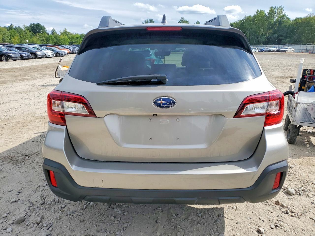 2019 Subaru Outback 2.5i Premium Gray vin: 4S4BSAHCXK3237339