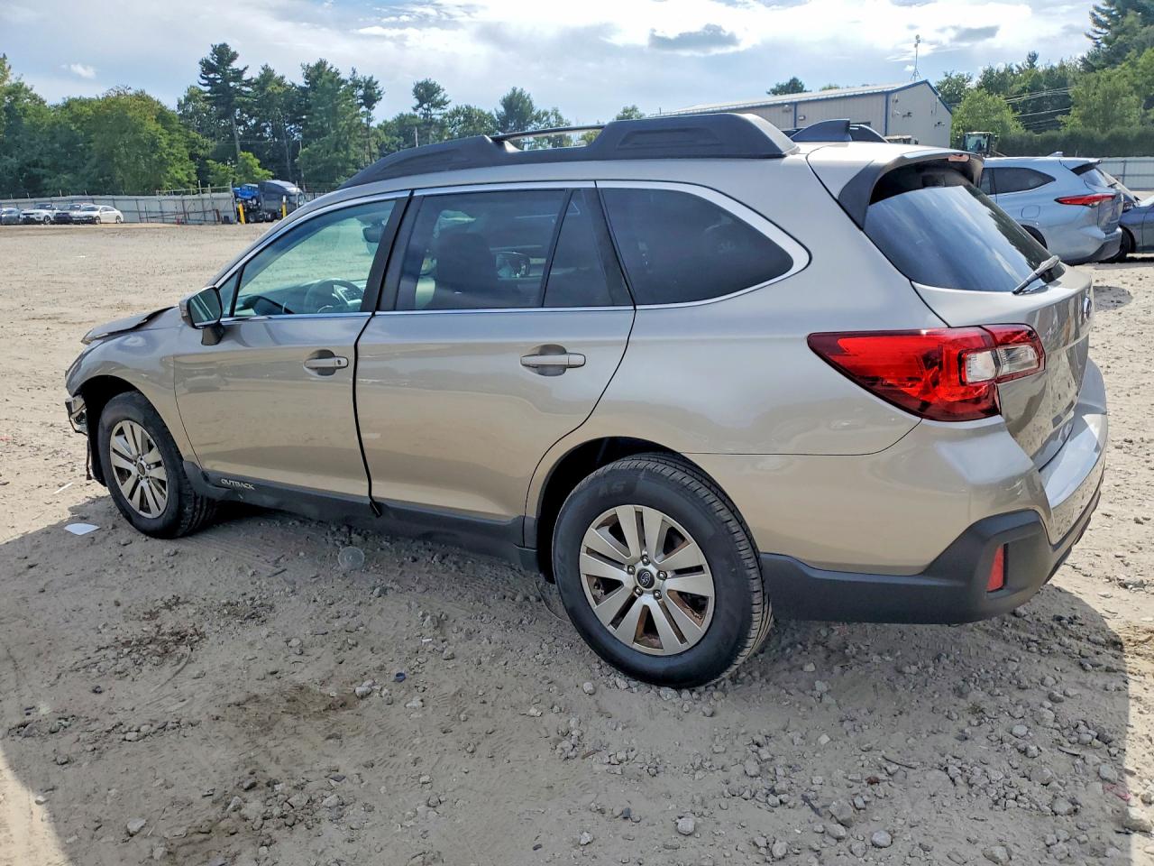 2019 Subaru Outback 2.5i Premium Gray vin: 4S4BSAHCXK3237339