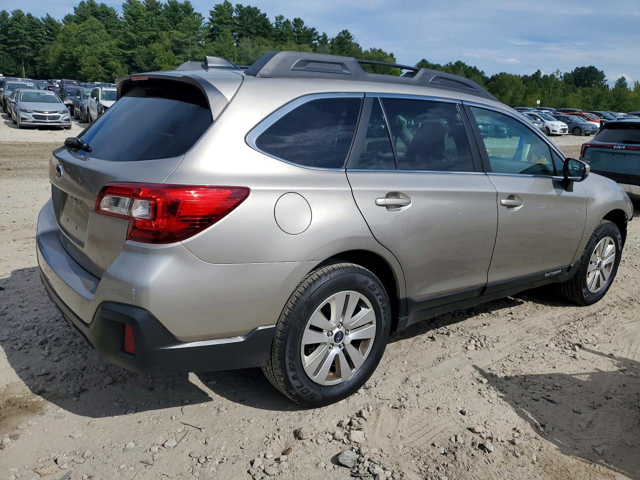 2019 Subaru Outback 2.5i Premium Gray vin: 4S4BSAHCXK3237339