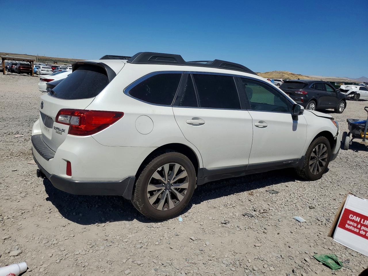 2015 Subaru Outback 2.5i Limited White vin: 4S4BSAJC0F3330614