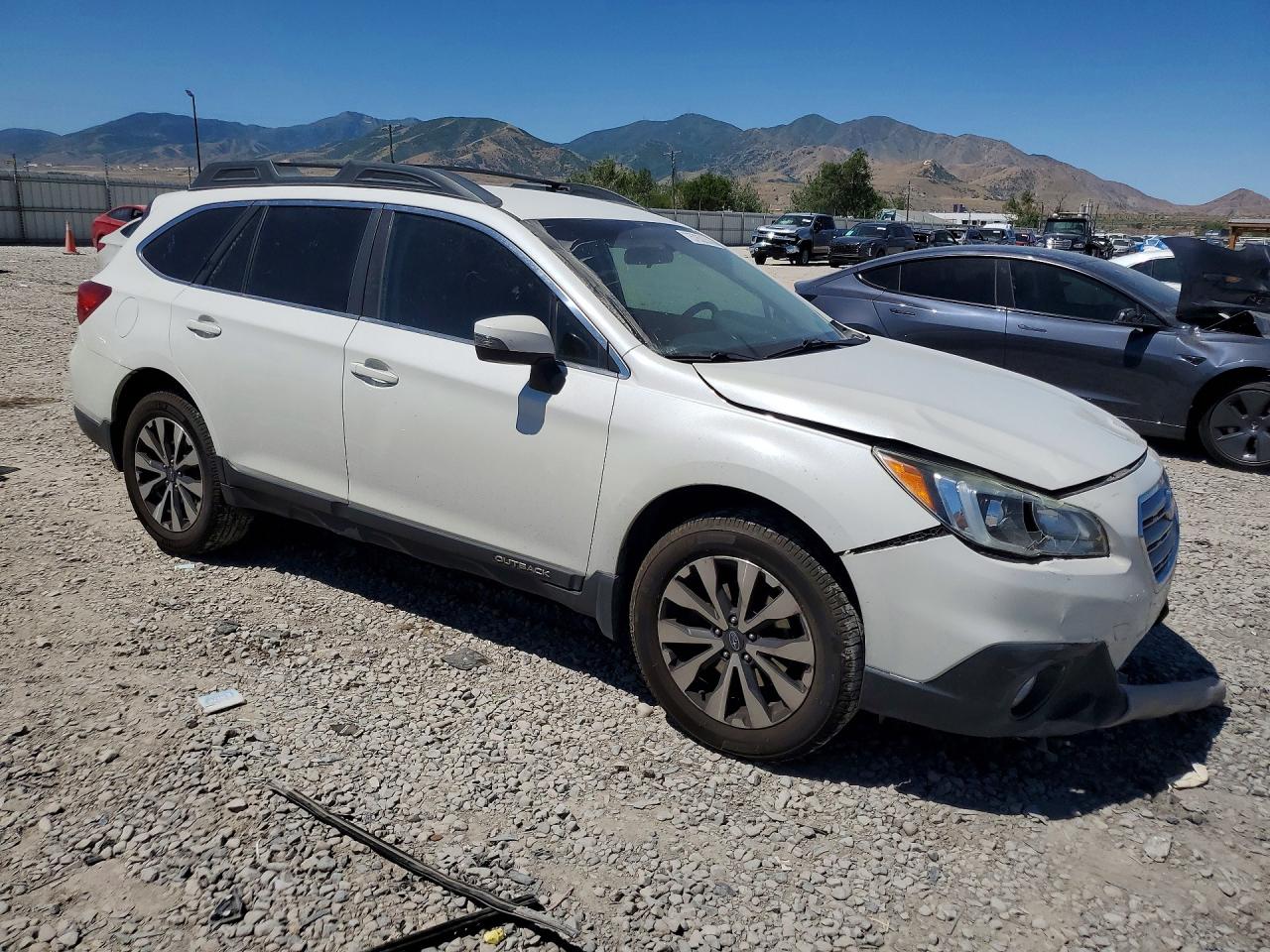 2015 Subaru Outback 2.5i Limited White vin: 4S4BSAJC0F3330614