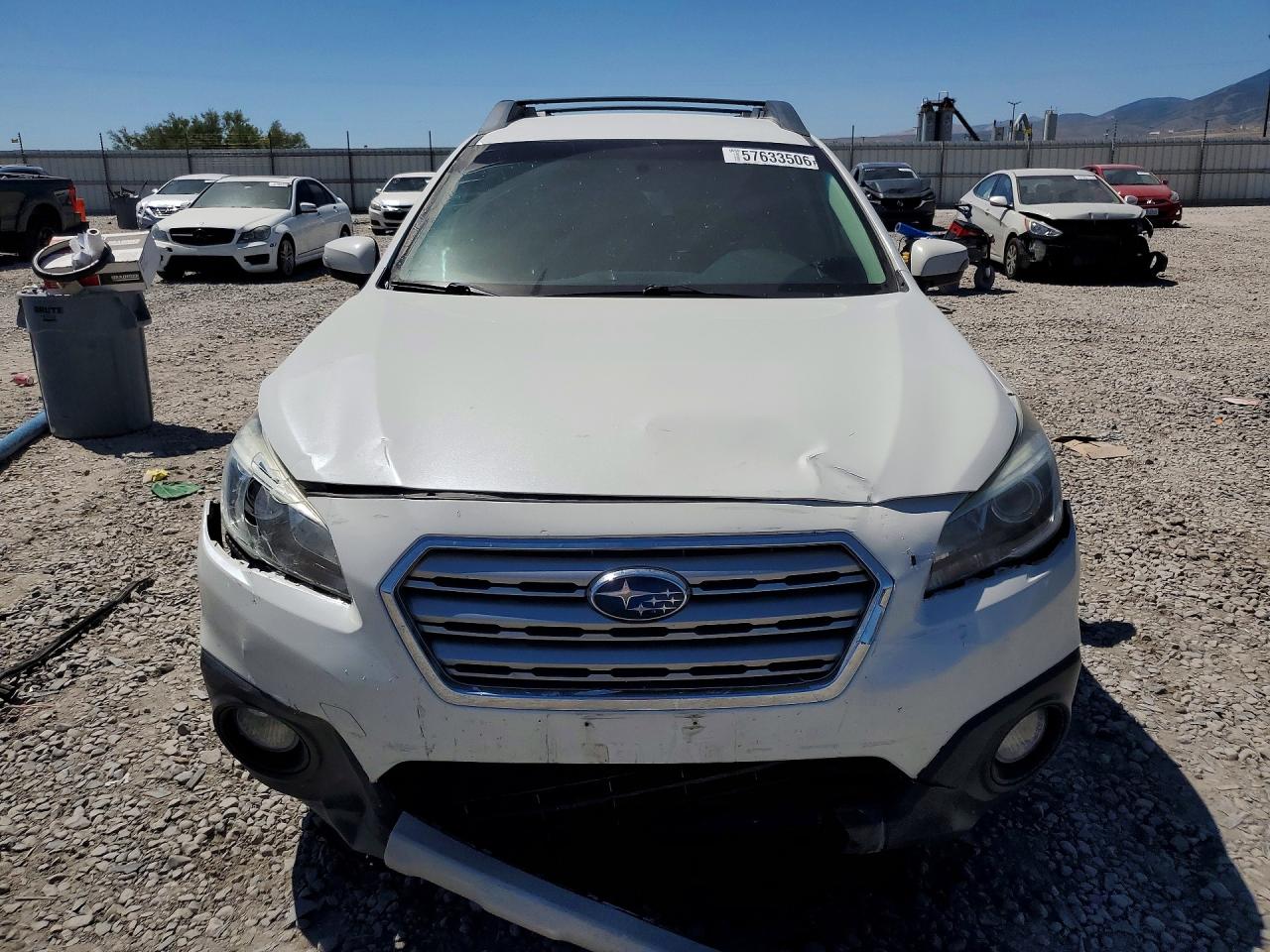 2015 Subaru Outback 2.5i Limited White vin: 4S4BSAJC0F3330614