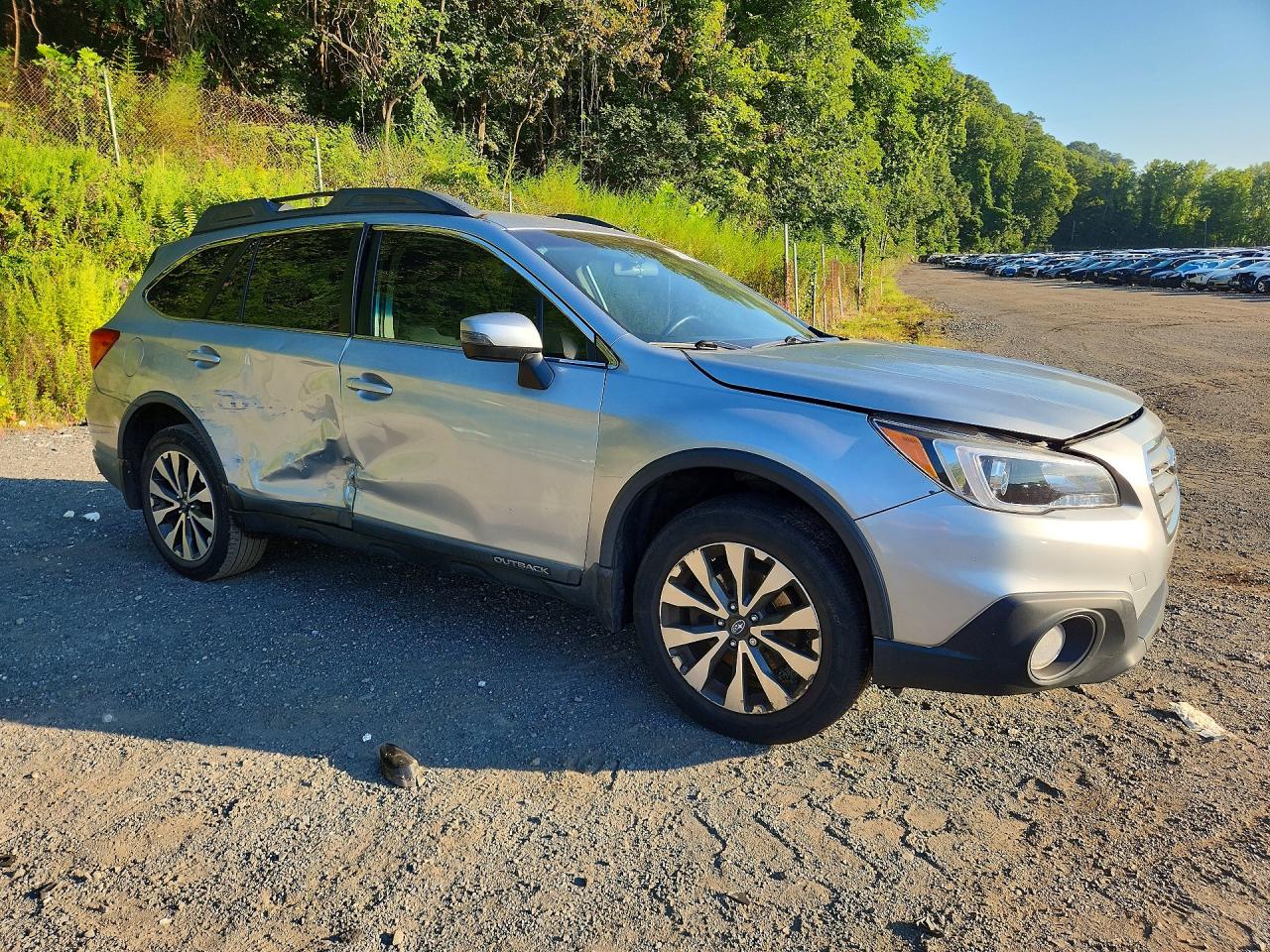 2015 Subaru Outback 2.5i Limited Серебряный vin: 4S4BSAJC2F3236766