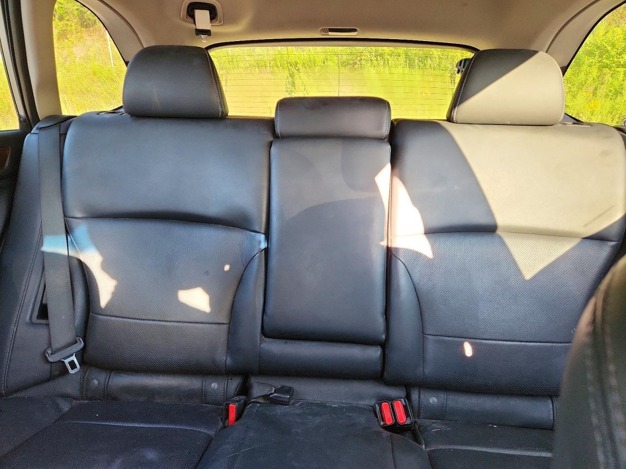 2015 Subaru Outback 2.5i Limited Серебряный vin: 4S4BSAJC2F3236766