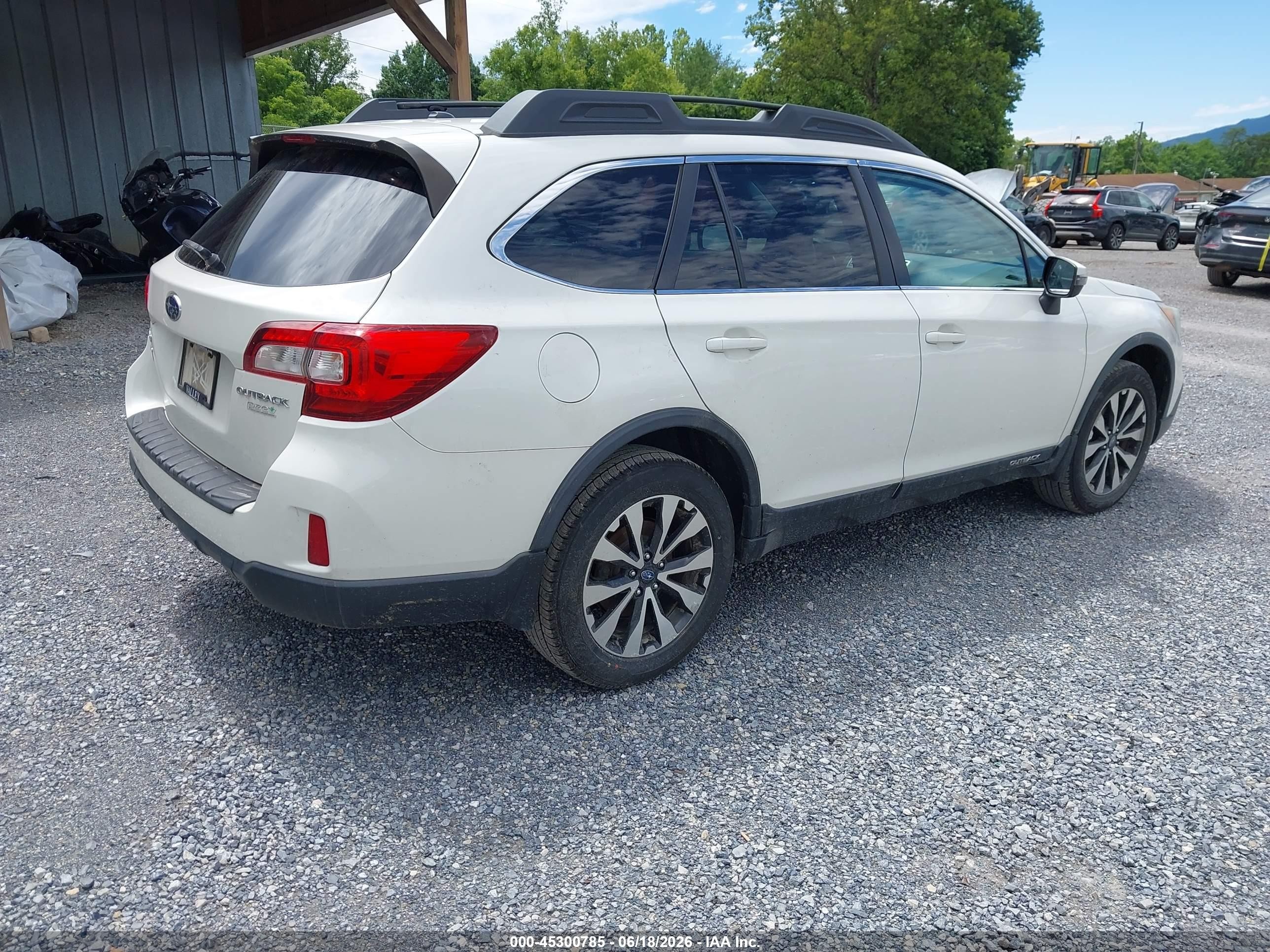 2015 Subaru Outback 2.5i Limited Белый vin: 4S4BSAJC2F3292769
