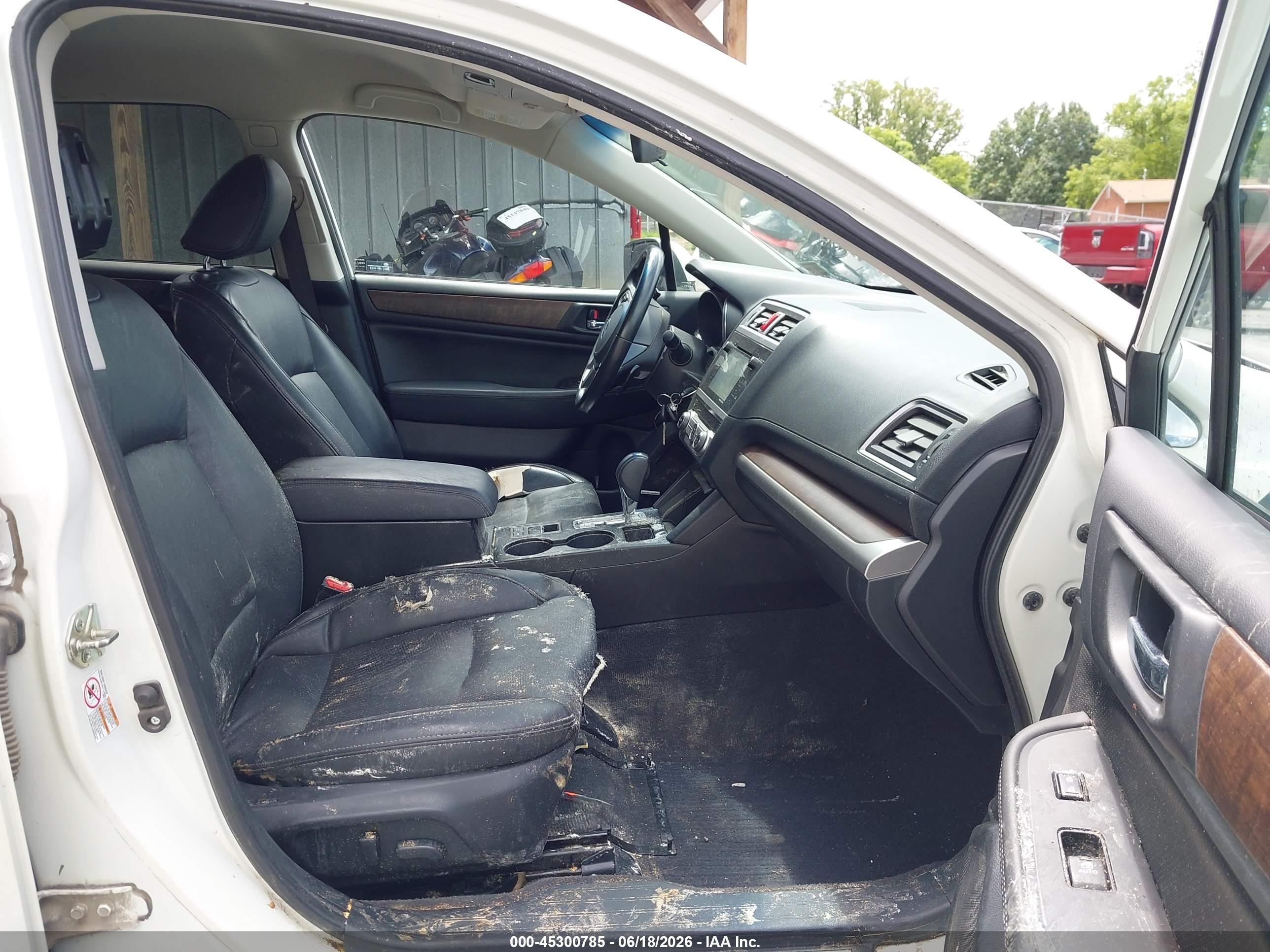 2015 Subaru Outback 2.5i Limited Белый vin: 4S4BSAJC2F3292769