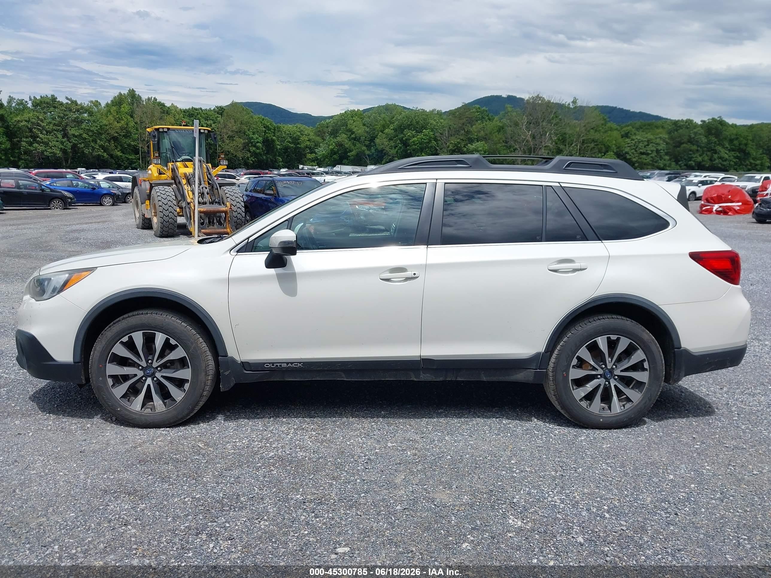 2015 Subaru Outback 2.5i Limited Белый vin: 4S4BSAJC2F3292769