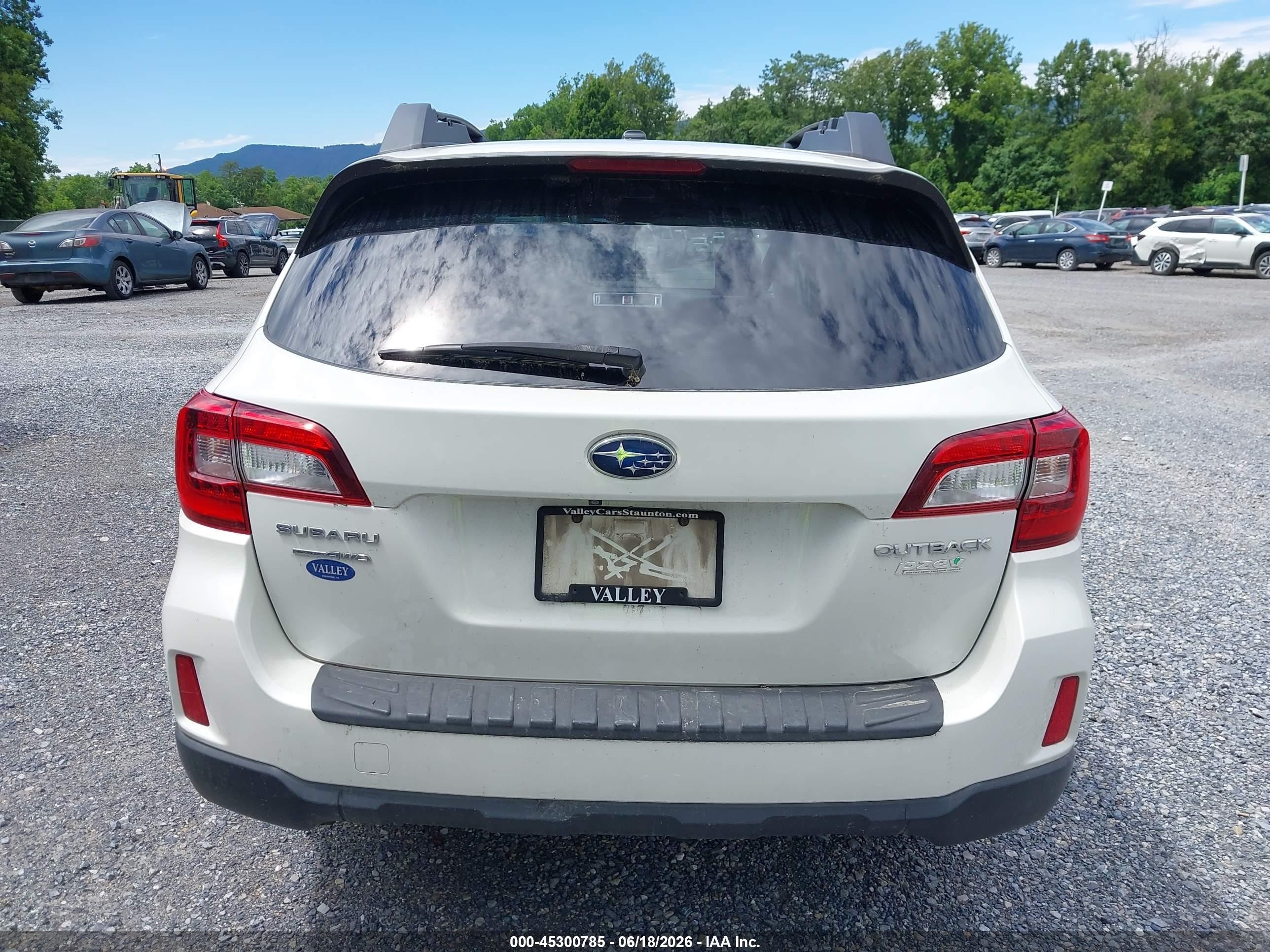 2015 Subaru Outback 2.5i Limited Белый vin: 4S4BSAJC2F3292769