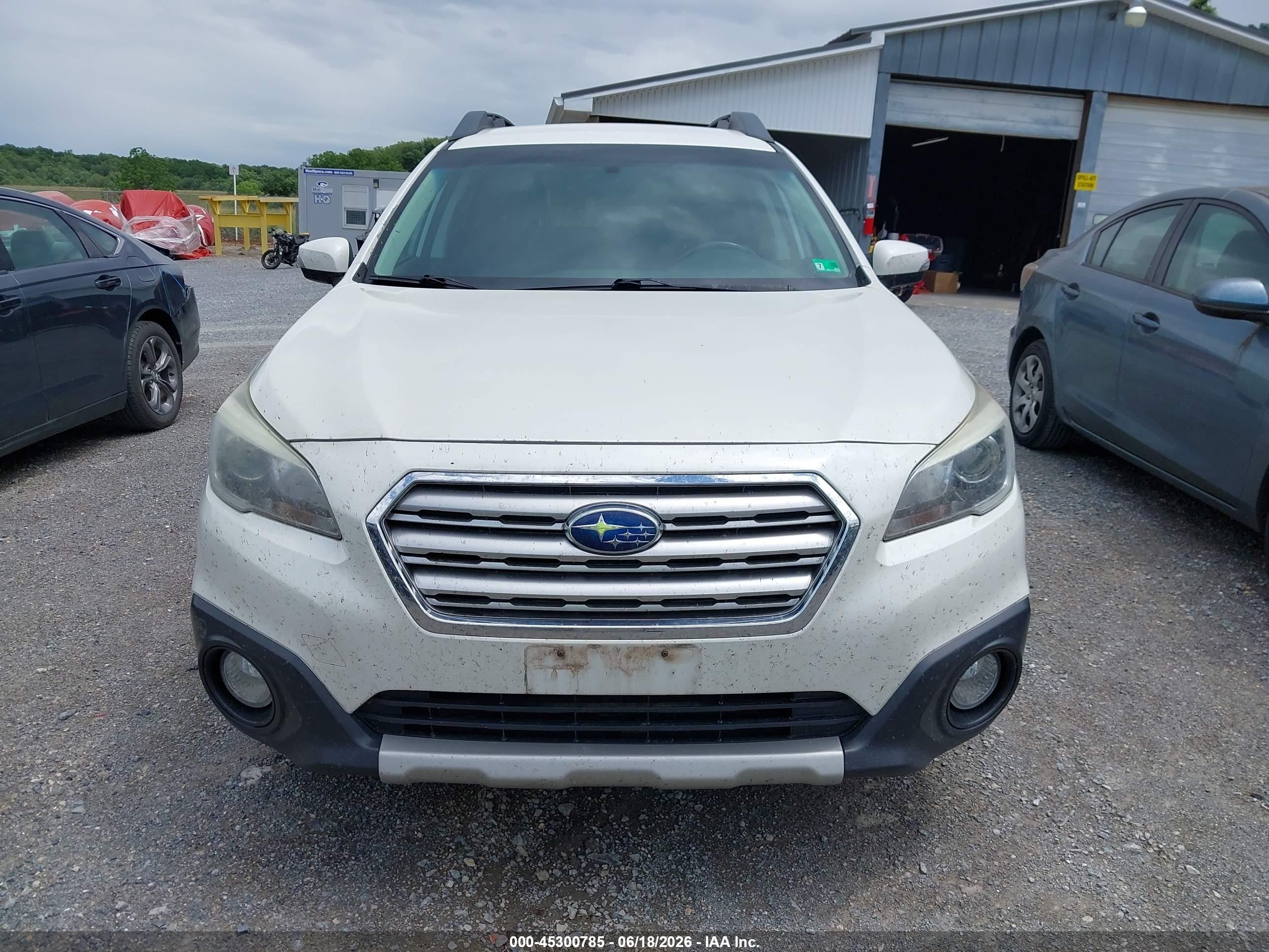 2015 Subaru Outback 2.5i Limited Белый vin: 4S4BSAJC2F3292769