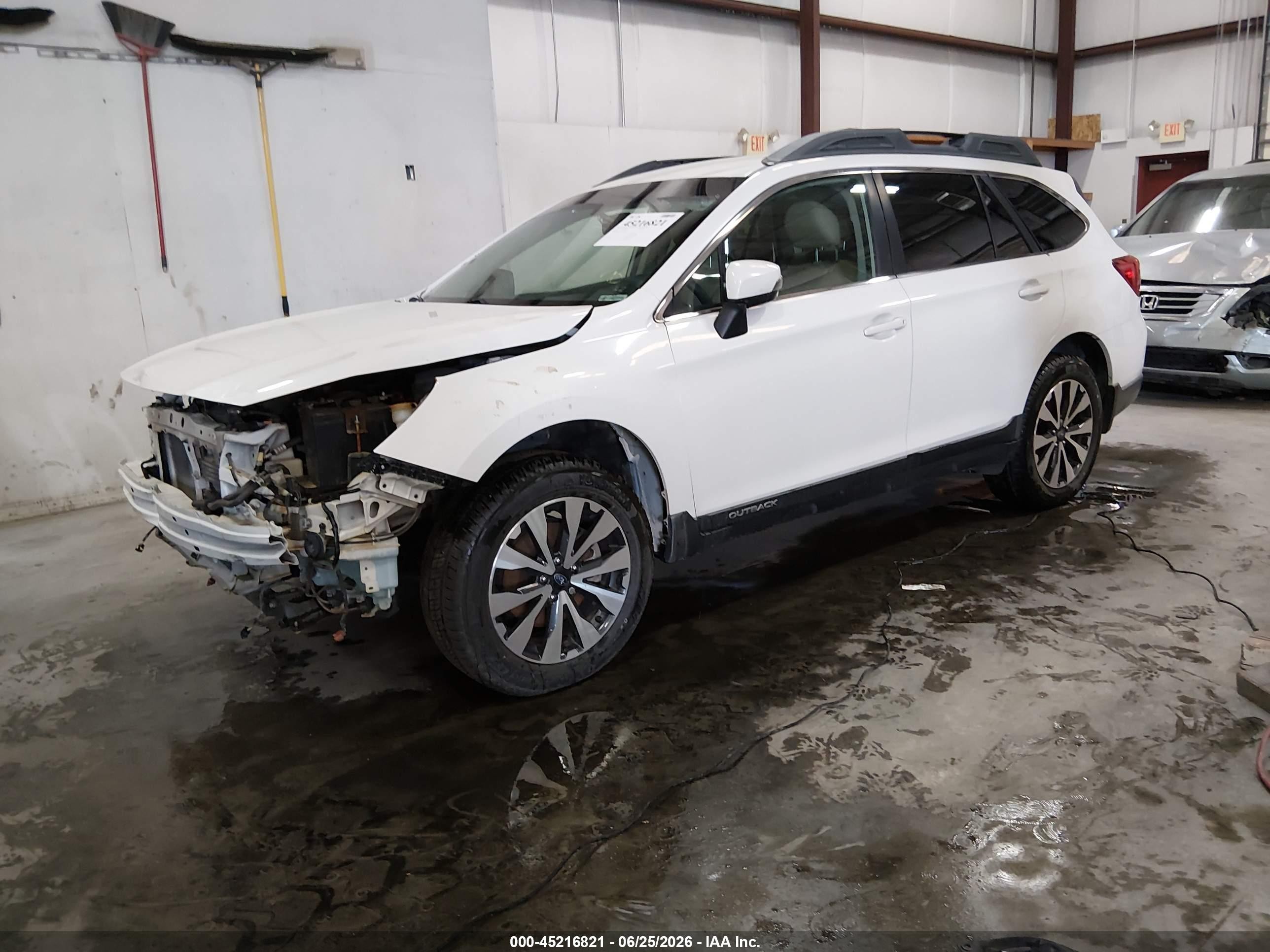 2015 Subaru Outback 2.5i Limited White vin: 4S4BSAJC3F3323284