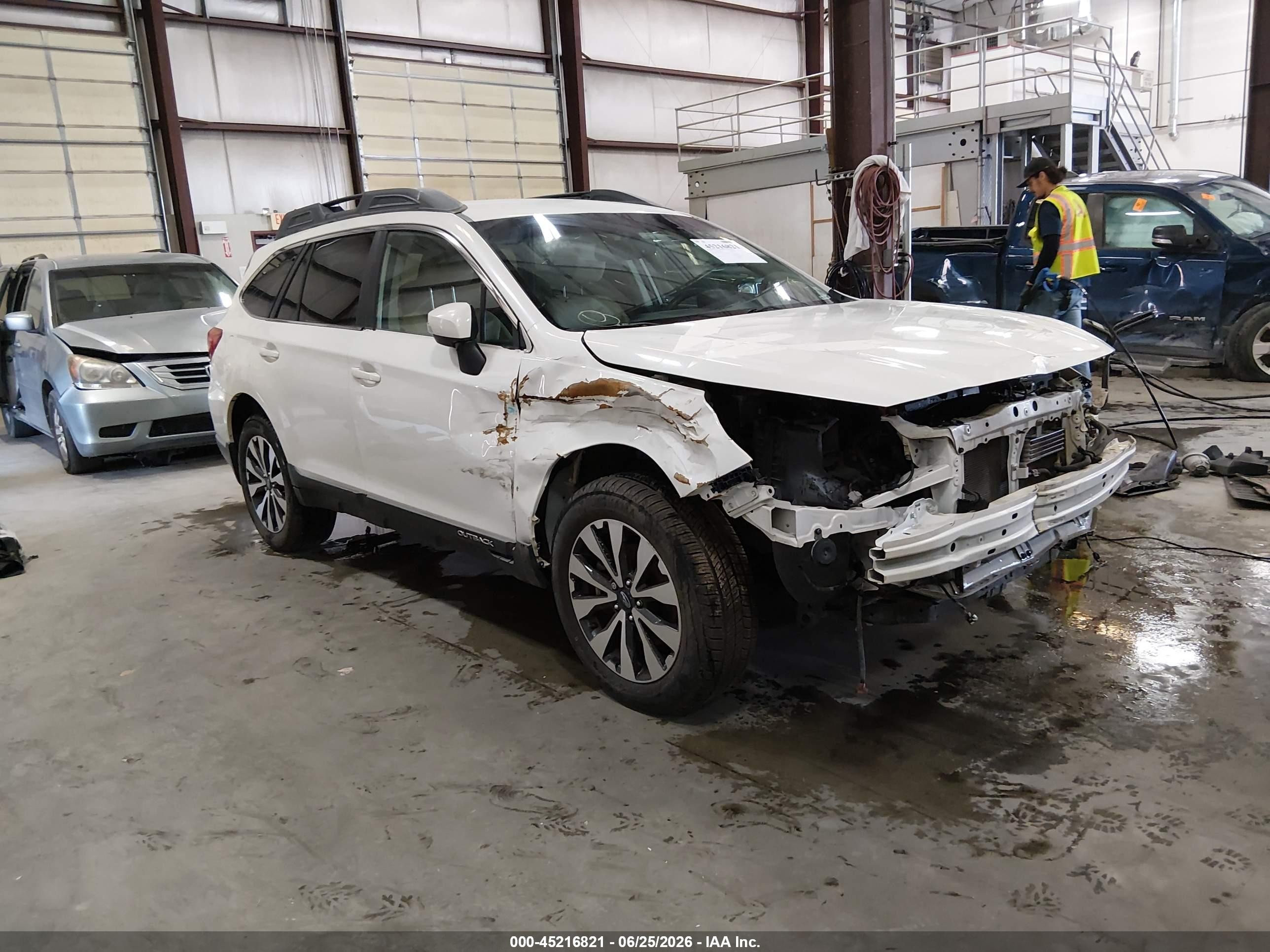 2015 Subaru Outback 2.5i Limited White vin: 4S4BSAJC3F3323284