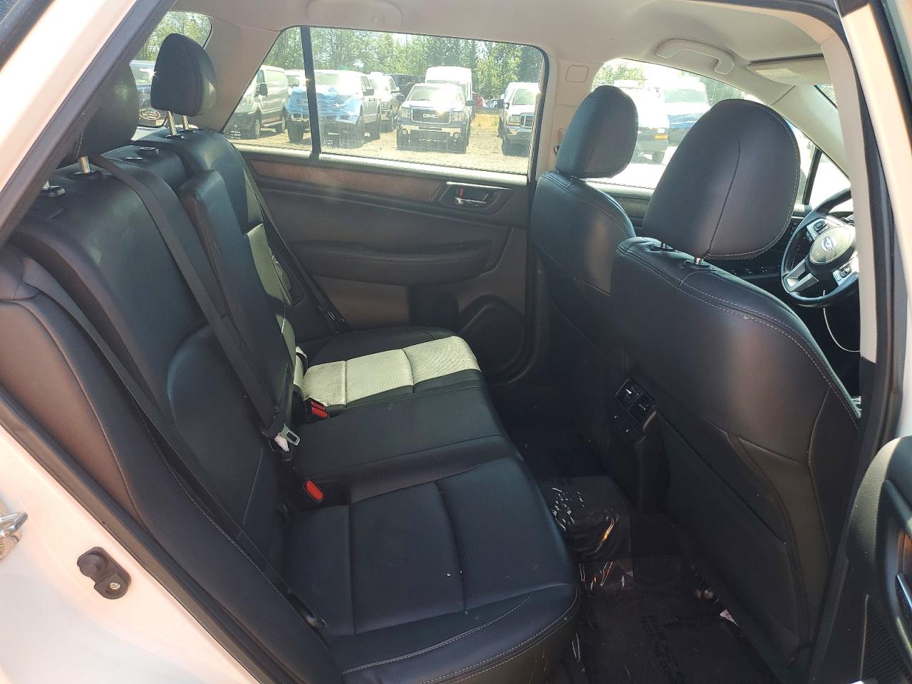 2015 Subaru Outback 2.5i Limited White vin: 4S4BSAJC3F3352963