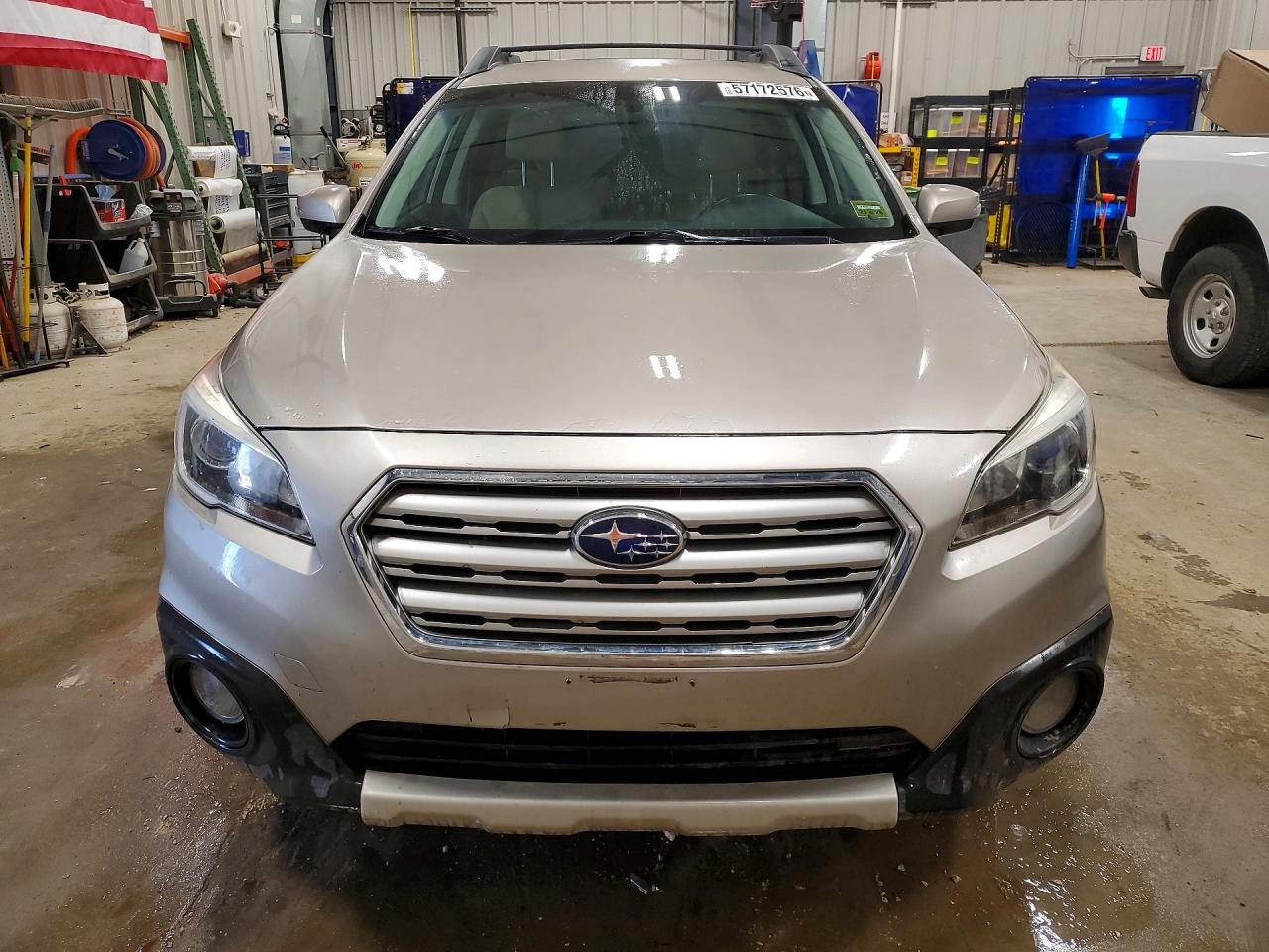2015 Subaru Outback 2.5i Limited Silver vin: 4S4BSAJC6F3359227
