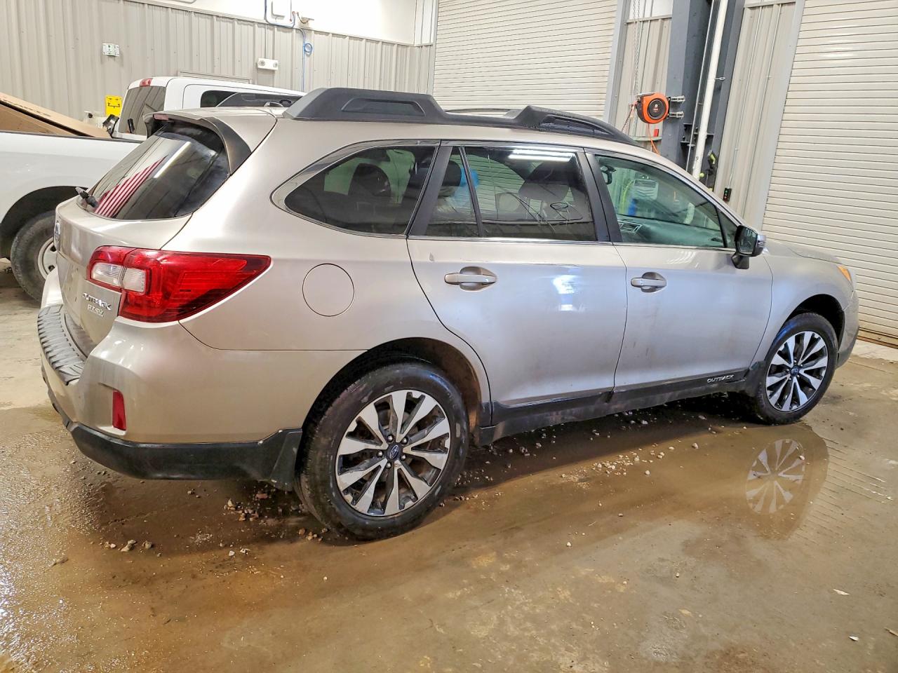 2015 Subaru Outback 2.5i Limited Silver vin: 4S4BSAJC6F3359227