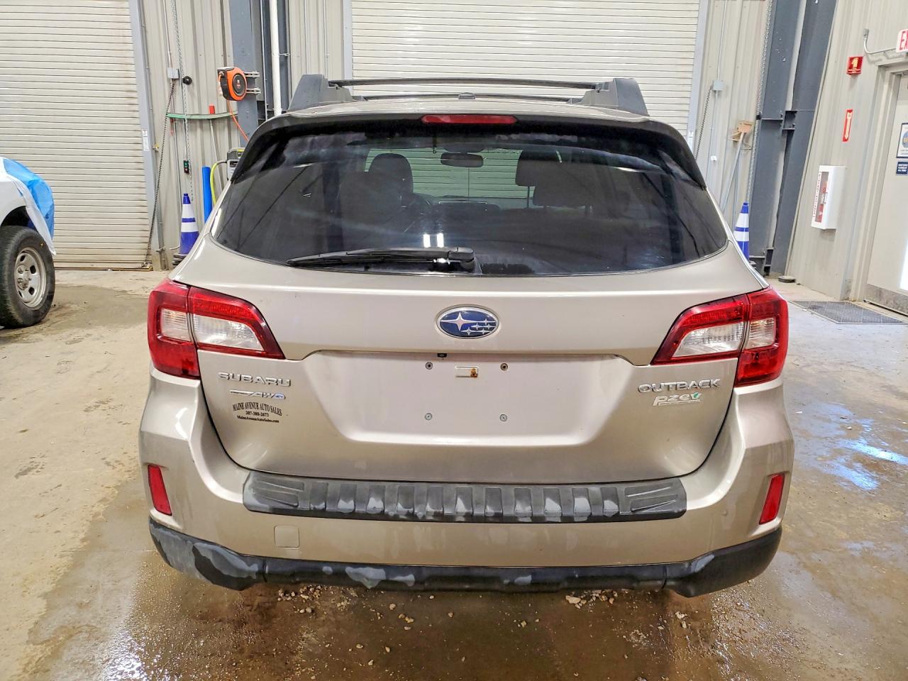 2015 Subaru Outback 2.5i Limited Silver vin: 4S4BSAJC6F3359227