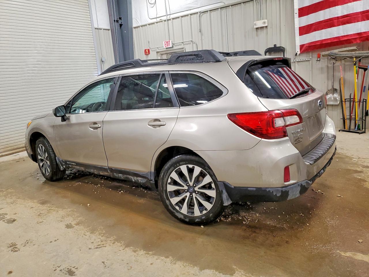 2015 Subaru Outback 2.5i Limited Silver vin: 4S4BSAJC6F3359227