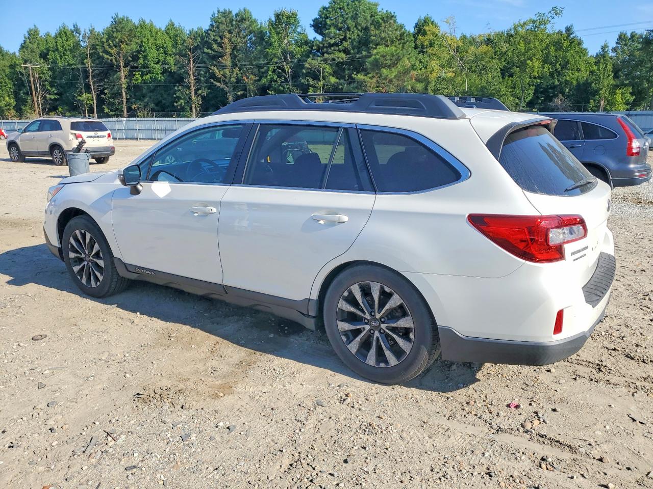 2015 Subaru Outback 2.5i Limited White vin: 4S4BSAJC8F3201732