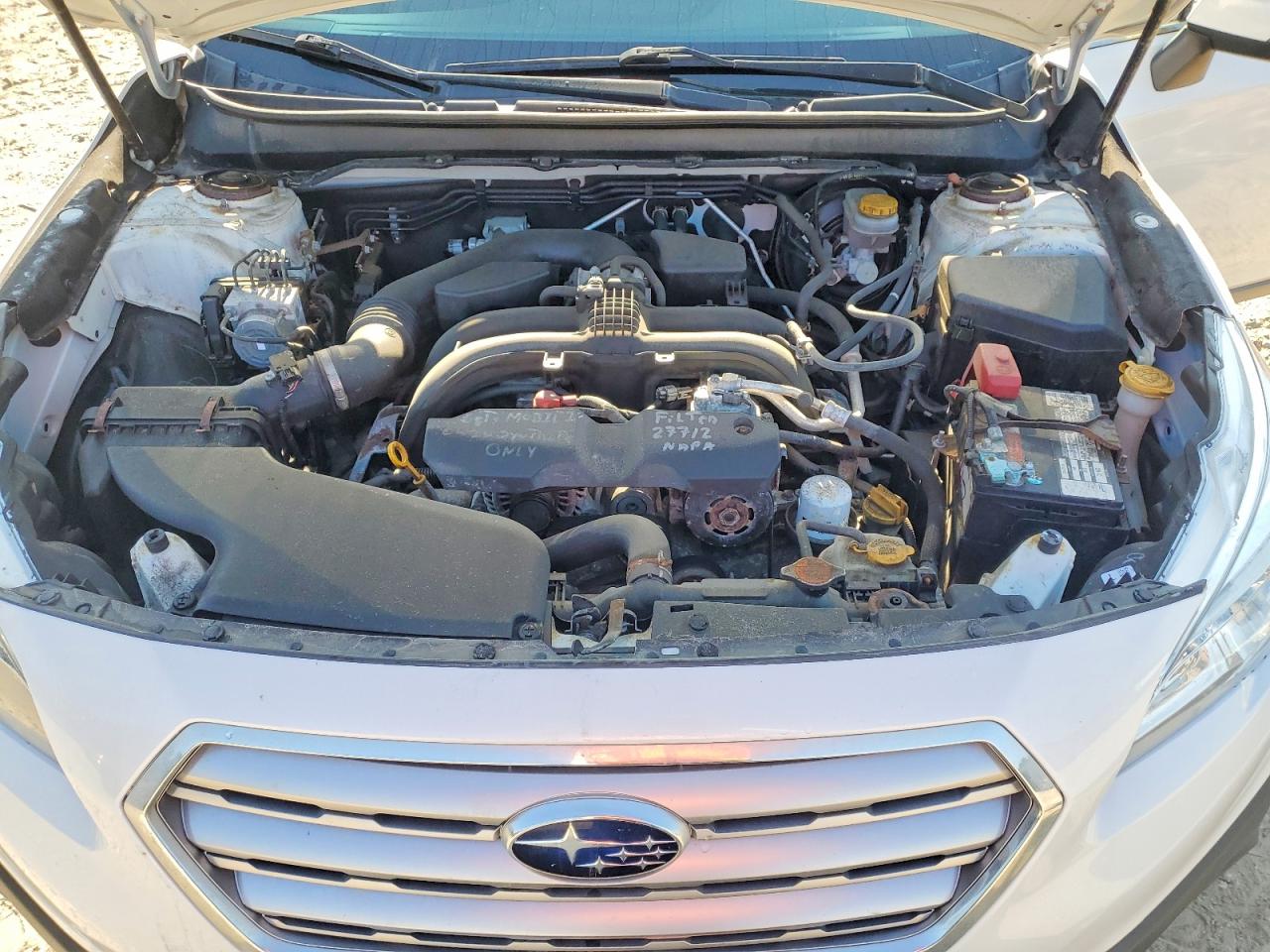2015 Subaru Outback 2.5i Limited White vin: 4S4BSAJC8F3201732
