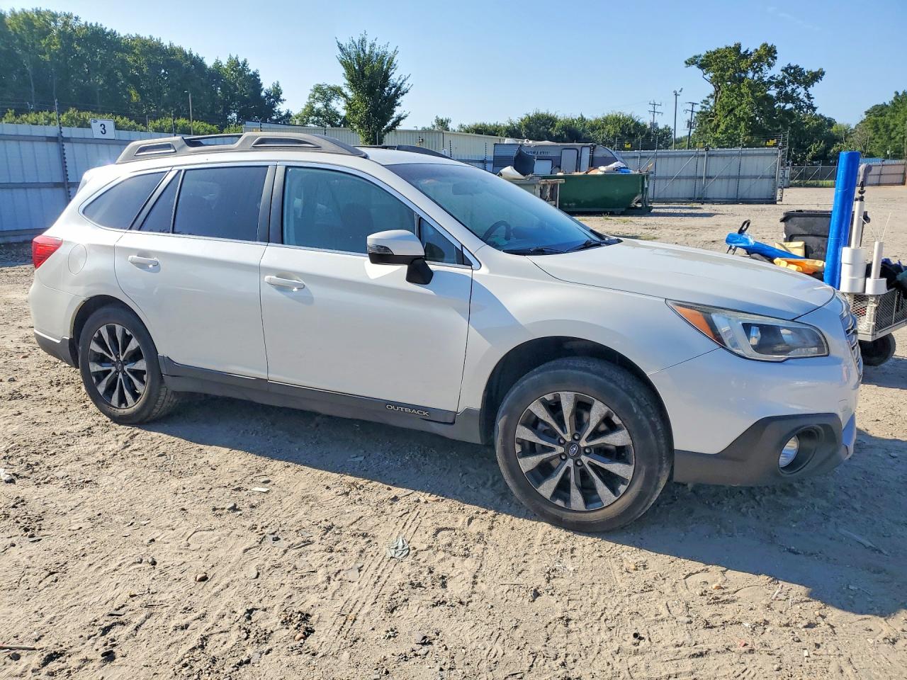 2015 Subaru Outback 2.5i Limited White vin: 4S4BSAJC8F3201732