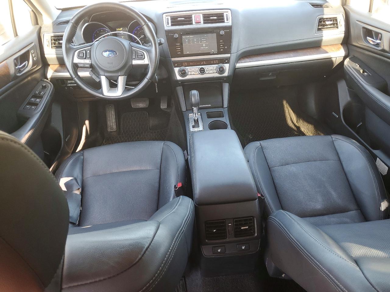 2015 Subaru Outback 2.5i Limited White vin: 4S4BSAJC8F3201732