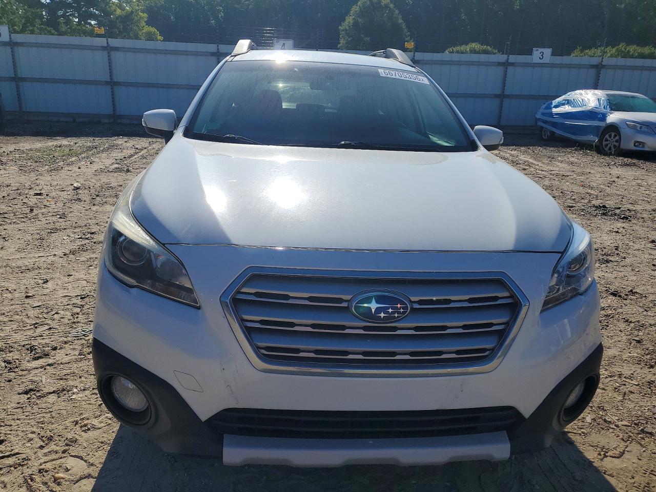 2015 Subaru Outback 2.5i Limited White vin: 4S4BSAJC8F3201732