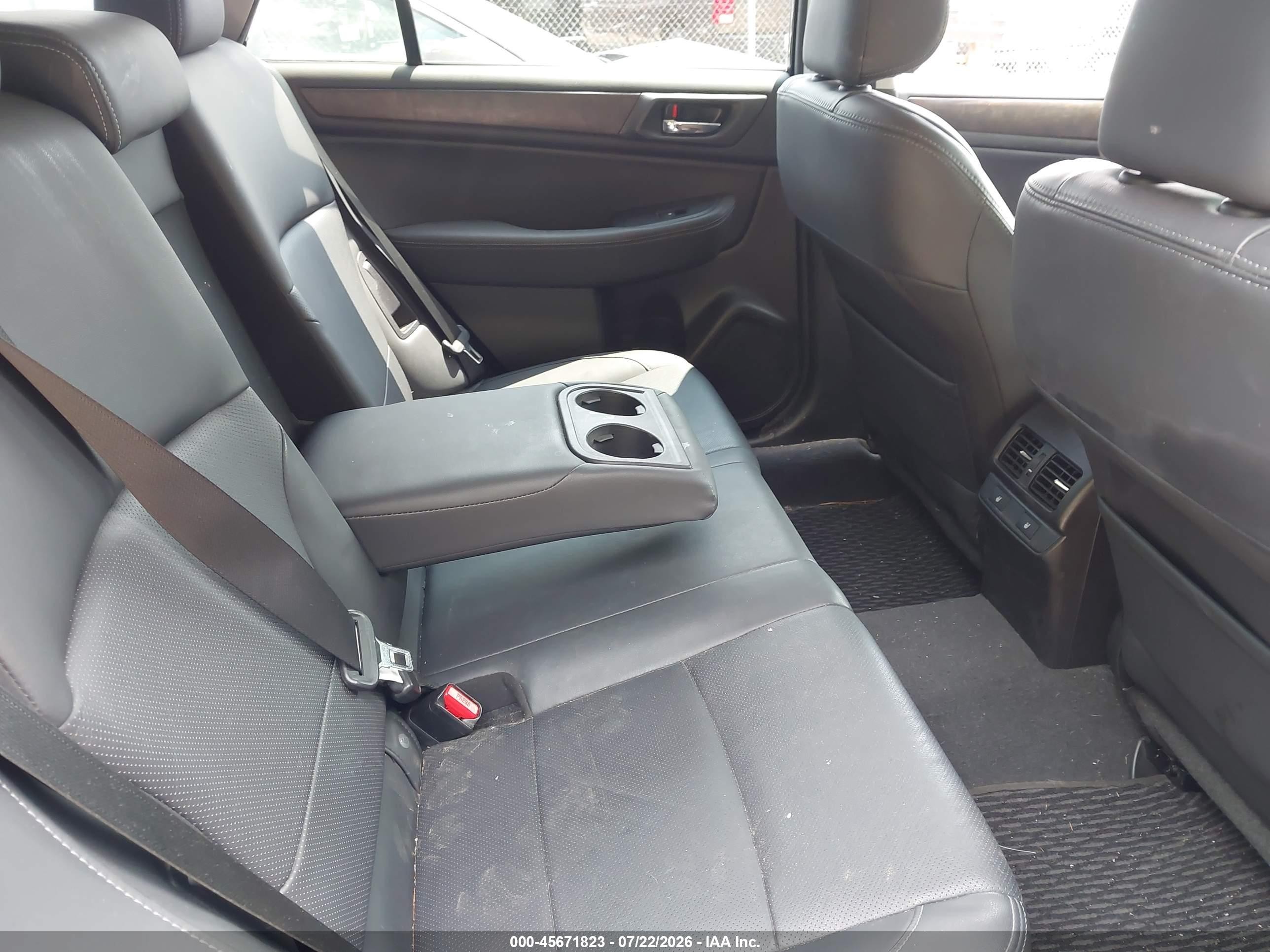 2015 Subaru Outback 2.5i Limited Черный vin: 4S4BSAJC8F3342638