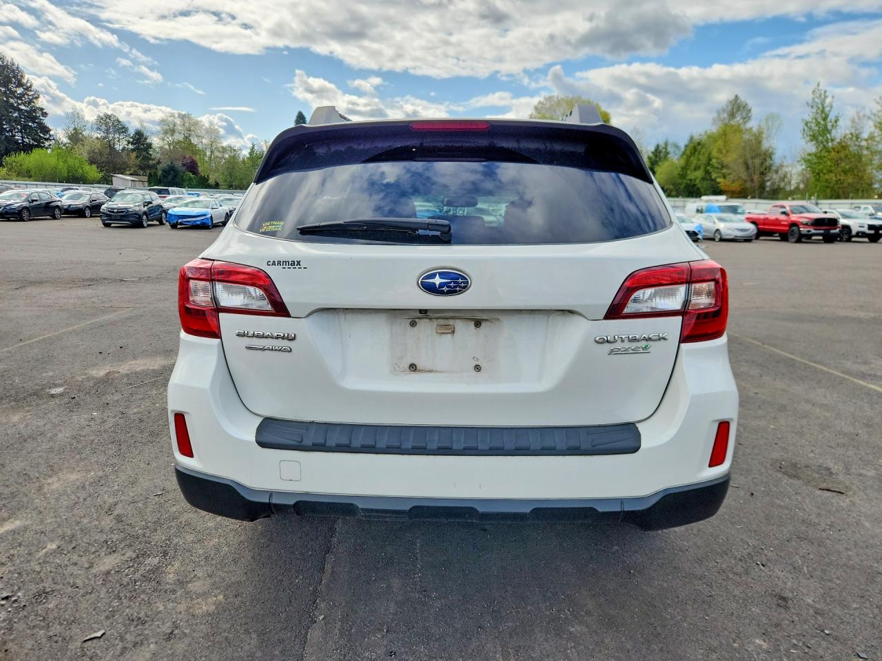 2015 Subaru Outback 2.5i Limited White vin: 4S4BSAJC9F3348724