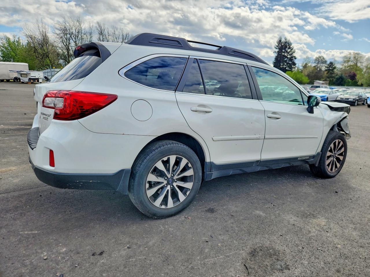 2015 Subaru Outback 2.5i Limited White vin: 4S4BSAJC9F3348724