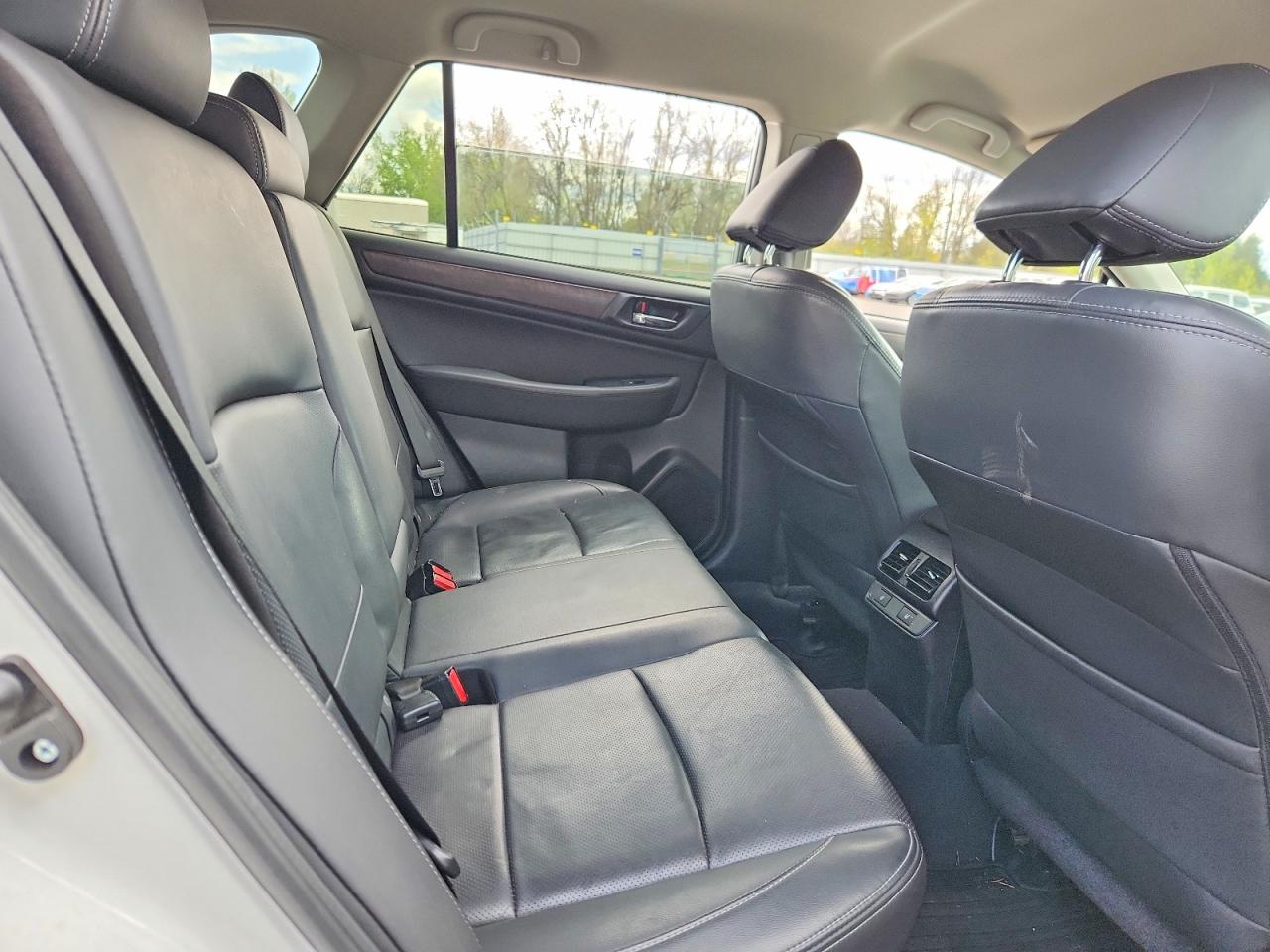2015 Subaru Outback 2.5i Limited White vin: 4S4BSAJC9F3348724