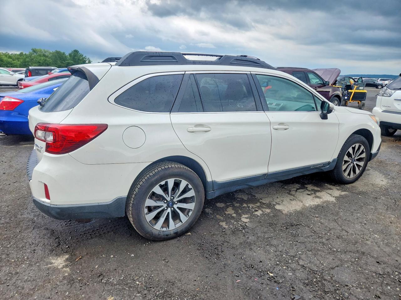 2015 Subaru Outback 2.5i Limited White vin: 4S4BSAJCXF3341488