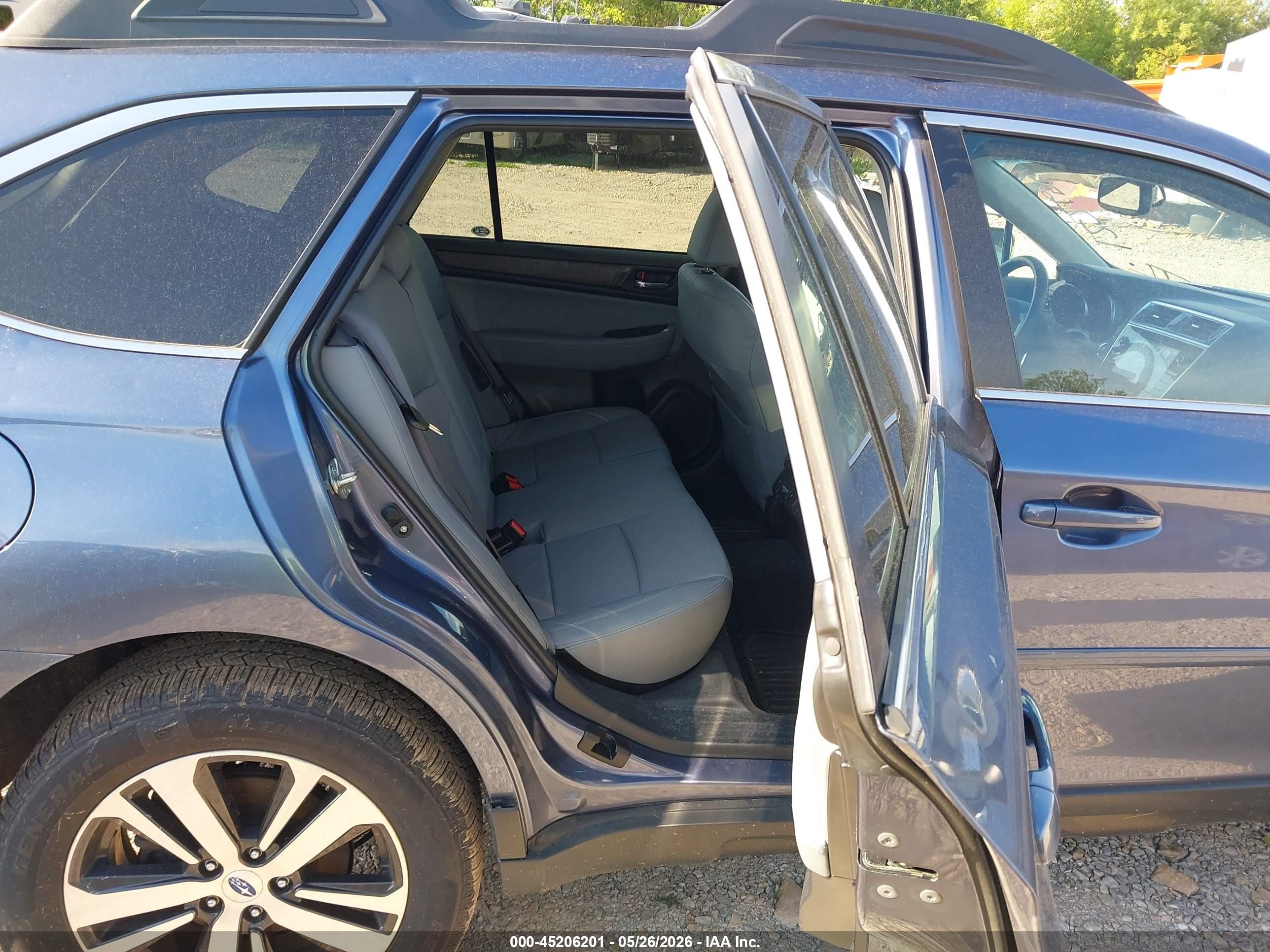 2018 Subaru Outback 2.5i Limited Gray vin: 4S4BSAKC9J3205666