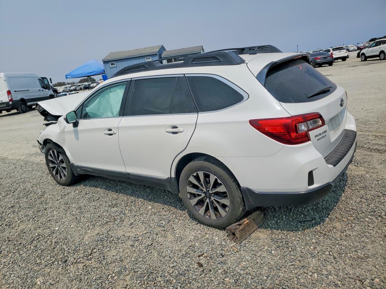2015 Subaru Outback 2.5i Limited Белый vin: 4S4BSALC0F3215296