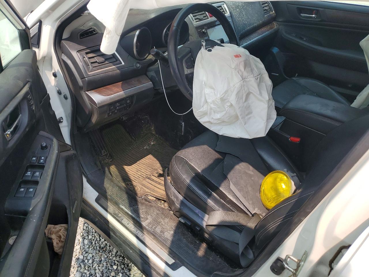 2015 Subaru Outback 2.5i Limited Белый vin: 4S4BSALC0F3215296