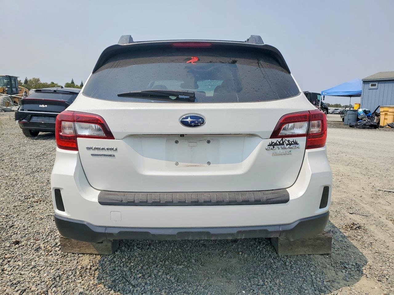 2015 Subaru Outback 2.5i Limited Белый vin: 4S4BSALC0F3215296