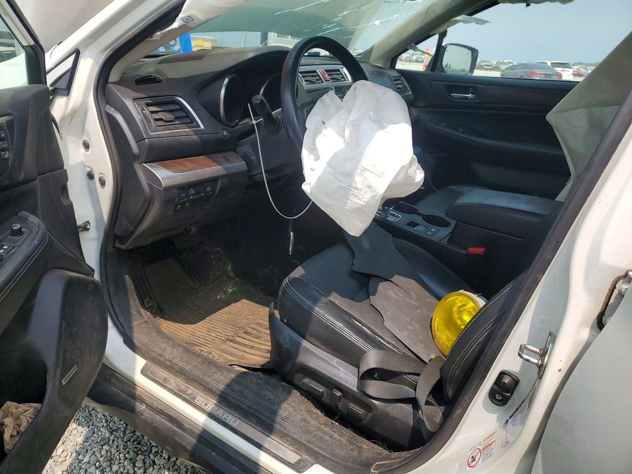 2015 Subaru Outback 2.5i Limited Белый vin: 4S4BSALC0F3215296