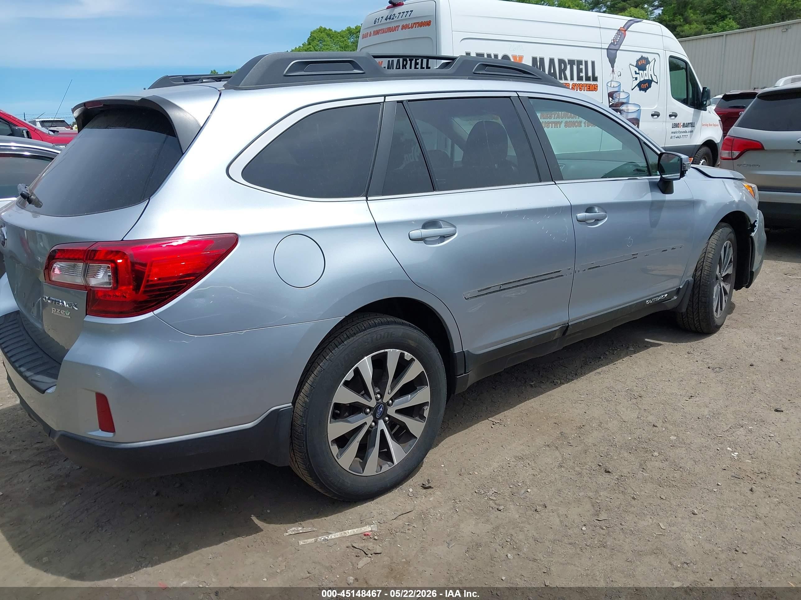 2015 Subaru Outback 2.5i Limited Silver vin: 4S4BSALC1F3311776