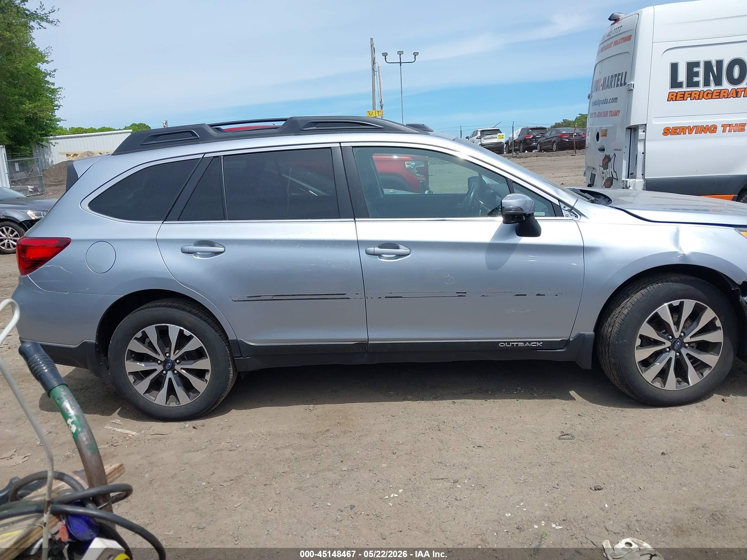 2015 Subaru Outback 2.5i Limited Silver vin: 4S4BSALC1F3311776