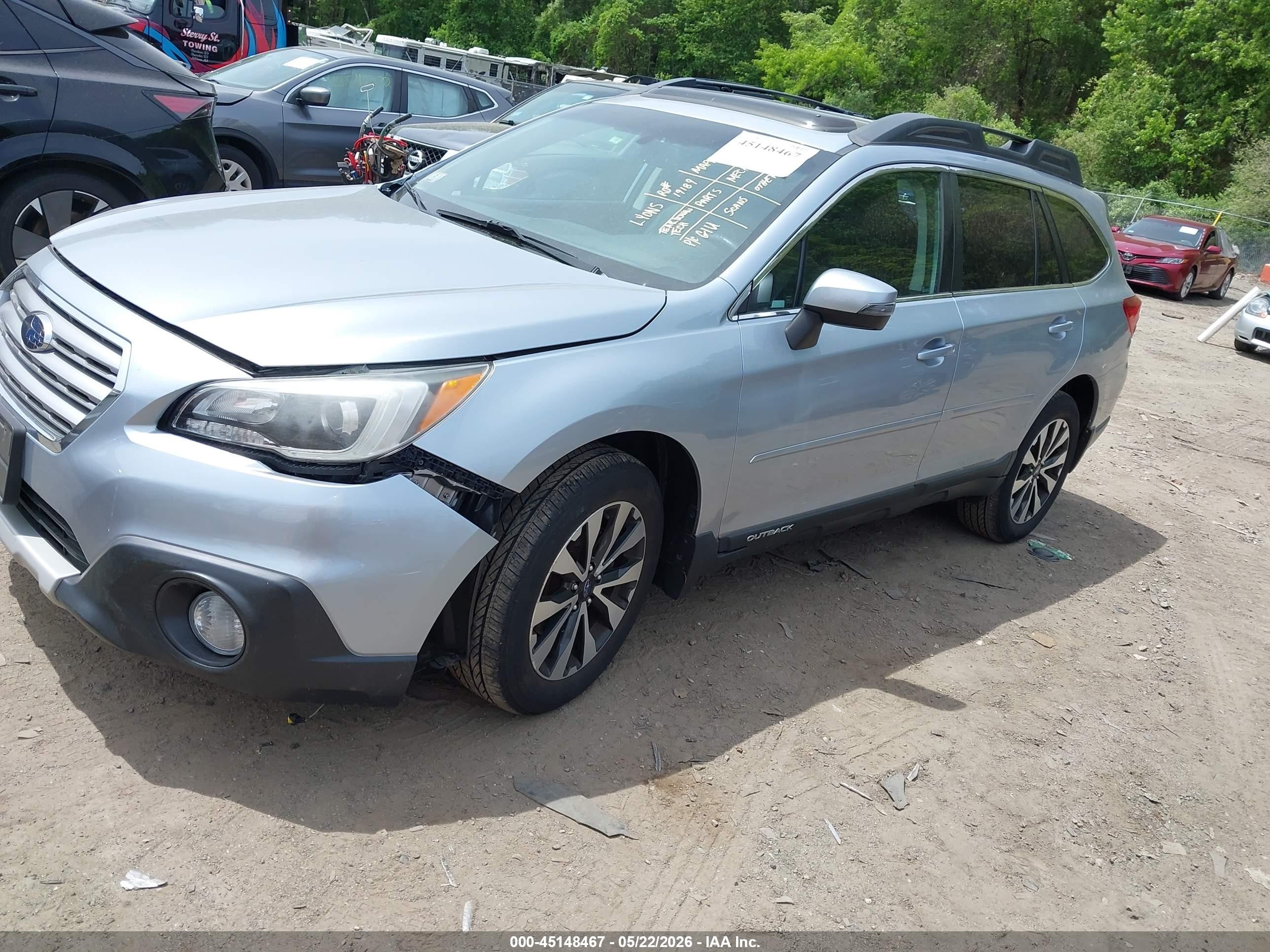 2015 Subaru Outback 2.5i Limited Silver vin: 4S4BSALC1F3311776