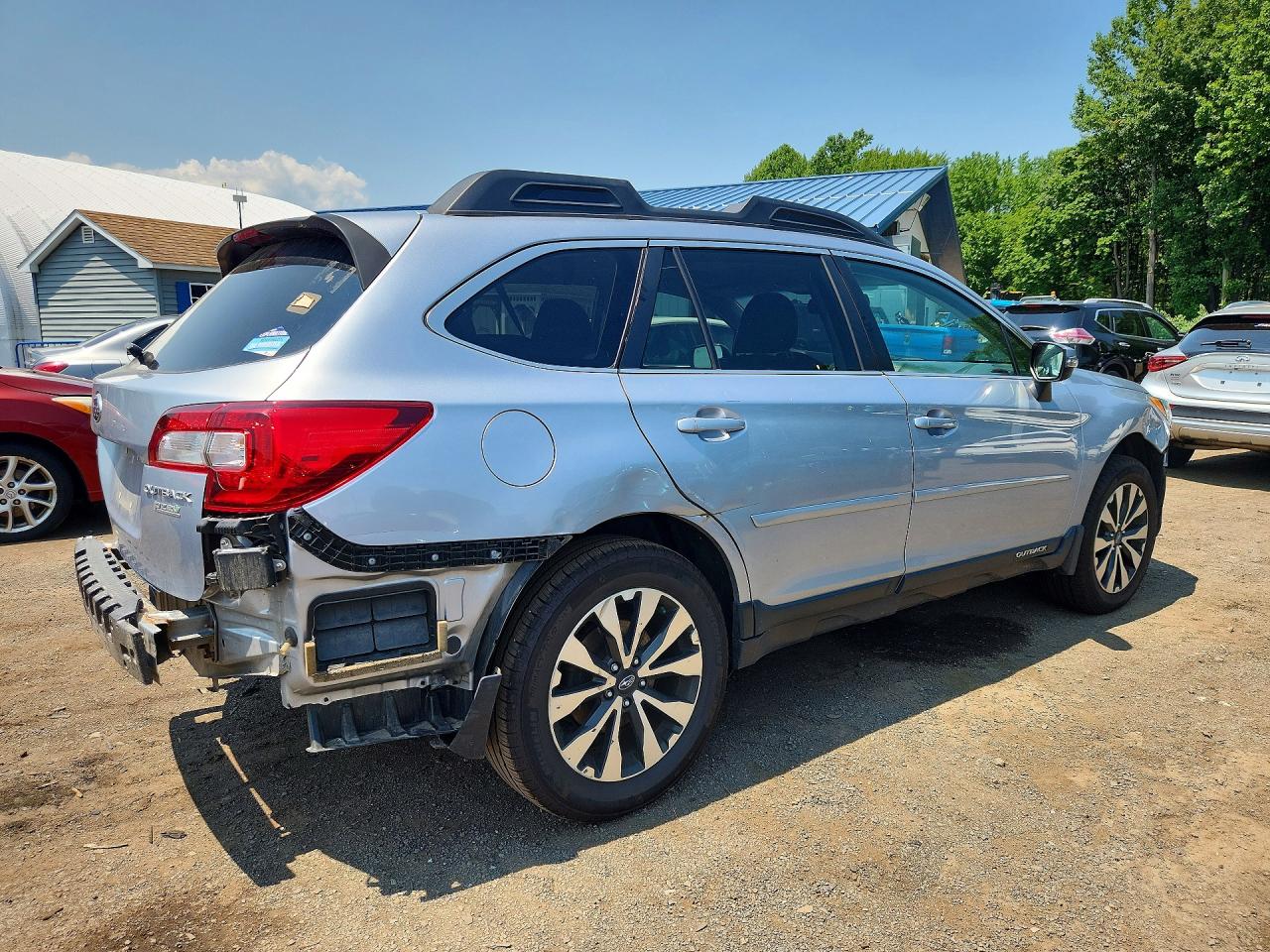 2015 Subaru Outback 2.5i Limited Серебряный vin: 4S4BSALC1F3318968