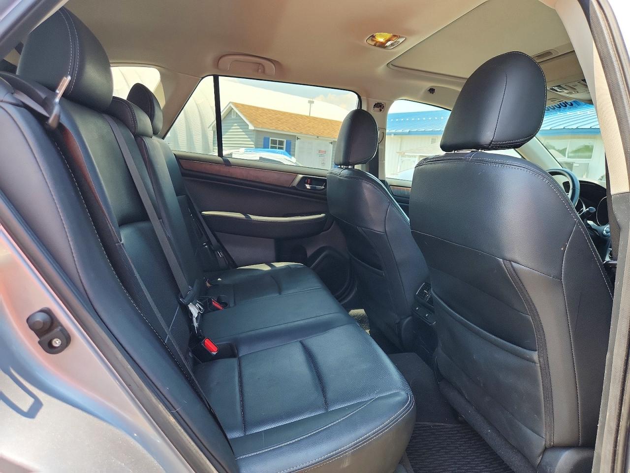 2015 Subaru Outback 2.5i Limited Серебряный vin: 4S4BSALC1F3318968